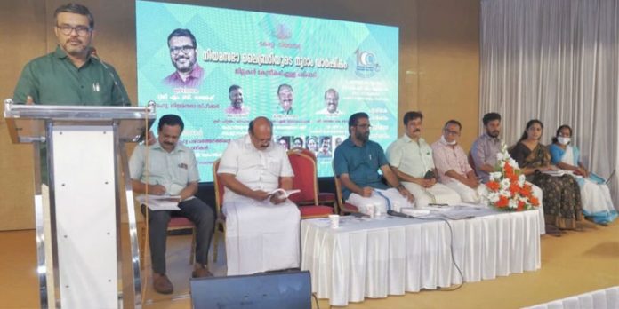 സംസ്ഥാന നിയമസഭാ ലൈബ്രറിയെ എല്ലാവര്ക്കും ഗുണകരമാകുന്ന വിജ്ഞാന സ്രോതസ്സാക്കി മാറ്റും : സ്പീക്കര് എം.ബി രാജേഷ് സംസ്ഥാന നിയമസഭാ ലൈബ്രറിയെ എല്ലാവര്ക്കും ഗുണകരമാകുന്ന വിജ്ഞാന സ്രോതസ്സാക്കി മാറ്റും : സ്പീക്കര് എം.ബി രാജേഷ്