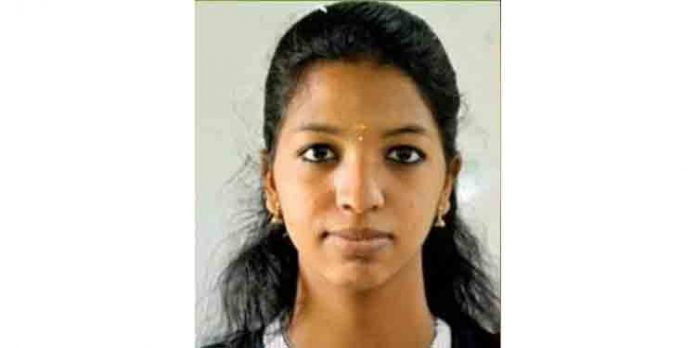 പ്ലസ് വണ് വിദ്യാര്ത്ഥിനിയെ വെന്തുമരിച്ച നിലയില് കണ്ടെത്തി പ്ലസ് വണ് വിദ്യാര്ത്ഥിനിയെ വെന്തുമരിച്ച നിലയില് കണ്ടെത്തി