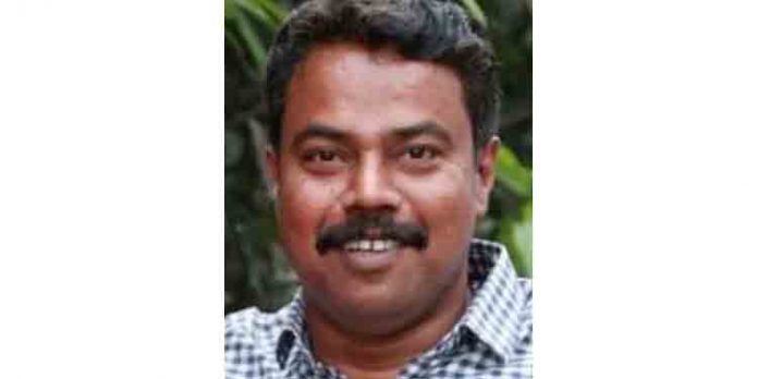 റോഡ് മുറിച്ചു കടക്കുന്നതിനിടയില് അപകടത്തില്പെട്ട് യുവാവ് മരിച്ചു റോഡ് മുറിച്ചു കടക്കുന്നതിനിടയില് അപകടത്തില്പെട്ട് യുവാവ് മരിച്ചു