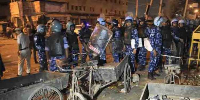 ഹനുമാന് ജയന്തി ദിനത്തിലുണ്ടായ സംഘര്ഷം ; പോലീസ് അനാസ്ഥക്കെതിരെ പൊട്ടിത്തെറിച്ച് ഡല്ഹി കോടതി ഹനുമാന് ജയന്തി ദിനത്തിലുണ്ടായ സംഘര്ഷം ; പോലീസ് അനാസ്ഥക്കെതിരെ പൊട്ടിത്തെറിച്ച് ഡല്ഹി കോടതി