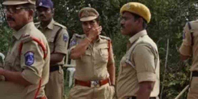 നൈജീരിയന് സ്വദേശിയെ തല്ലിക്കൊന്ന സംഭവം ; ആറ് പേരെ അറസ്റ്റ് ചെയ്തു നൈജീരിയന് സ്വദേശിയെ തല്ലിക്കൊന്ന സംഭവം ; ആറ് പേരെ അറസ്റ്റ് ചെയ്തു