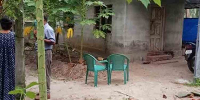 ചേര്ത്തലയില് ദമ്പതികളെ ഷോക്കേറ്റ് മരിച്ചനിലയില് കണ്ടെത്തി ചേര്ത്തലയില് ദമ്പതികളെ ഷോക്കേറ്റ് മരിച്ചനിലയില് കണ്ടെത്തി