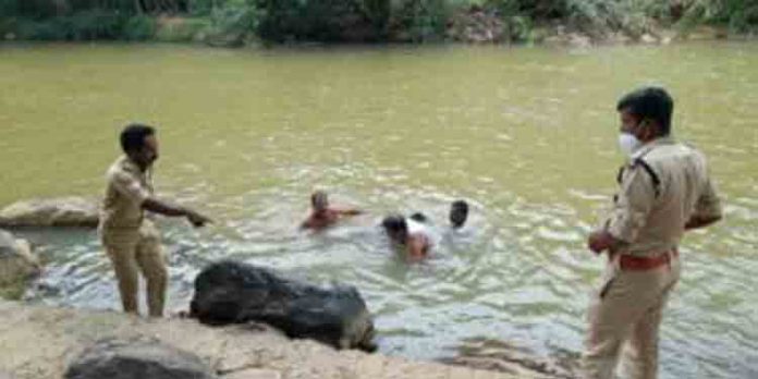 അരുവിപ്പുറത്ത് ബികോം വിദ്യാര്ത്ഥി മുങ്ങി മരിച്ചു അരുവിപ്പുറത്ത് ബികോം വിദ്യാര്ത്ഥി മുങ്ങി മരിച്ചു