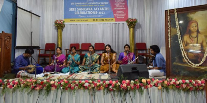 ശങ്കരകൃതികളാൽ സംഗീത സുരഭിലമാക്കി സംസ്കൃത സർവ്വകലാശാലയിൽ ‘സംഗീതസപര്യ’ ശങ്കരകൃതികളാൽ സംഗീത സുരഭിലമാക്കി സംസ്കൃത സർവ്വകലാശാലയിൽ ‘സംഗീതസപര്യ’