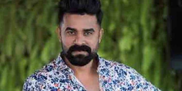 പീഡന കേസ് : വിജയ് ബാബുവിനായി റെഡ് കോർണർ നോട്ടീസ് പീഡന കേസ് : വിജയ് ബാബുവിനായി റെഡ് കോർണർ നോട്ടീസ്
