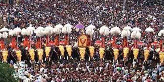തൃശൂര് പൂരം – വെടിക്കെട്ട് മാറ്റിവെച്ചു ; തിരക്കില്പ്പെട്ട് നിരവധിയാളുകള്ക്ക് പരിക്ക് ; കുടമാറ്റത്തിരക്കിനിടയില്പ്പെട്ട് ഒരാള് മരിച്ചു തൃശൂര് പൂരം – വെടിക്കെട്ട് മാറ്റിവെച്ചു ; തിരക്കില്പ്പെട്ട് നിരവധിയാളുകള്ക്ക് പരിക്ക് ; കുടമാറ്റത്തിരക്കിനിടയില്പ്പെട്ട് ഒരാള് മരിച്ചു
