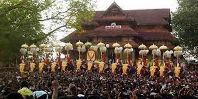 തിരുവമ്പാടി പാറമേക്കാവ് ഭഗവതിമാര് ശ്രീമൂലസ്ഥാനത്ത് ഉപചാരം ചൊല്ലിപ്പിരിഞ്ഞതോടെ തൃശൂര് പൂരം ചടങ്ങുകള് പൂര്ത്തിയായി തിരുവമ്പാടി പാറമേക്കാവ് ഭഗവതിമാര് ശ്രീമൂലസ്ഥാനത്ത് ഉപചാരം ചൊല്ലിപ്പിരിഞ്ഞതോടെ തൃശൂര് പൂരം ചടങ്ങുകള് പൂര്ത്തിയായി