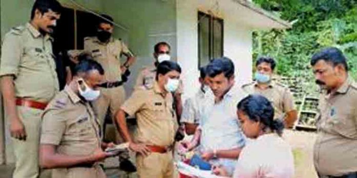 ഗുണ്ടകളുടെ കുത്തേറ്റ ഓട്ടോ ഡ്രൈവറുടെ വീടിനു സമീപത്തേക്ക് ബോംബ് എറിഞ്ഞ സംഭവം ; 5 പേര് അറസ്റ്റില് ഗുണ്ടകളുടെ കുത്തേറ്റ ഓട്ടോ ഡ്രൈവറുടെ വീടിനു സമീപത്തേക്ക് ബോംബ് എറിഞ്ഞ സംഭവം ; 5 പേര് അറസ്റ്റില്