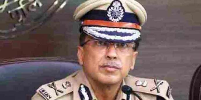 ഉത്തര്പ്രദേശ് പോലീസ് മേധാവി മുകുള് ഗോയലിനെ പദവിയില് നിന്നും നീക്കി ഉത്തര്പ്രദേശ് പോലീസ് മേധാവി മുകുള് ഗോയലിനെ പദവിയില് നിന്നും നീക്കി