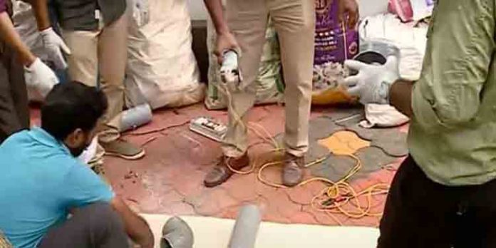 ഒറ്റമൂലി വൈദ്യന്റെ കൊലപാതകം ; മൃതദേഹാവശിഷ്ടങ്ങൾ കണ്ടെത്താൻ അന്വേഷണ സംഘം അഷ്റഫിന്റെ വീട്ടിൽ എത്തി ഒറ്റമൂലി വൈദ്യന്റെ കൊലപാതകം ; മൃതദേഹാവശിഷ്ടങ്ങൾ കണ്ടെത്താൻ അന്വേഷണ സംഘം അഷ്റഫിന്റെ വീട്ടിൽ എത്തി
