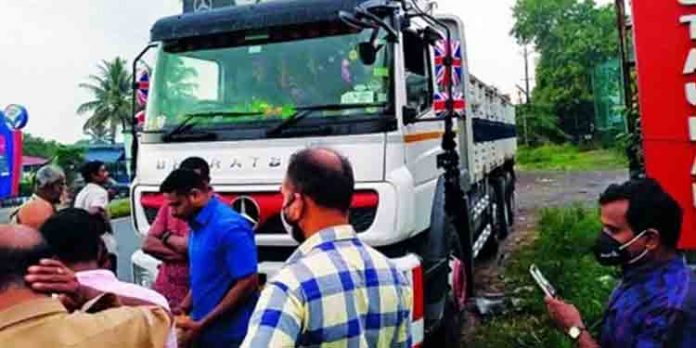 ലോറിയില് കടത്തിക്കൊണ്ടുവന്ന 125 കിലോഗ്രാം കഞ്ചാവ് പിടിച്ചെടുത്തു ലോറിയില് കടത്തിക്കൊണ്ടുവന്ന 125 കിലോഗ്രാം കഞ്ചാവ് പിടിച്ചെടുത്തു