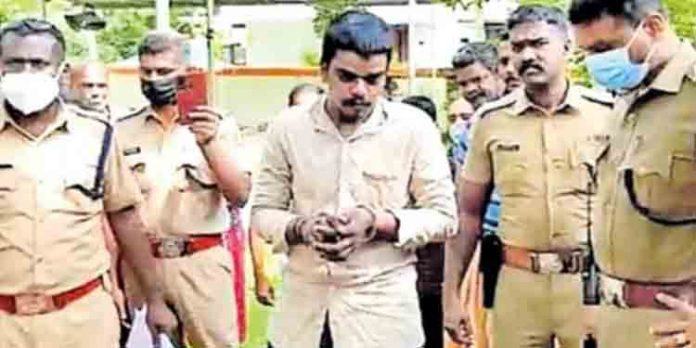 ആദ്യം ഷാപ്പിൽ കള്ളുകുടി ; പിന്നാലെ ക്ഷേത്രങ്ങളിൽ മോഷണം – ഒടുവിൽ പ്രതി പിടിയിൽ ആദ്യം ഷാപ്പിൽ കള്ളുകുടി ; പിന്നാലെ ക്ഷേത്രങ്ങളിൽ മോഷണം – ഒടുവിൽ പ്രതി പിടിയിൽ