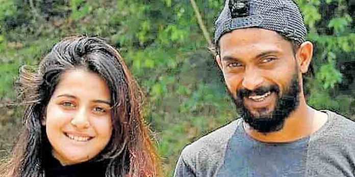 ഷഹാനയുടെ മരണം : ഭര്ത്താവ് സജാദിനെ വാടകവീട്ടിലെത്തിച്ച് തെളിവെടുത്തു ഷഹാനയുടെ മരണം : ഭര്ത്താവ് സജാദിനെ വാടകവീട്ടിലെത്തിച്ച് തെളിവെടുത്തു