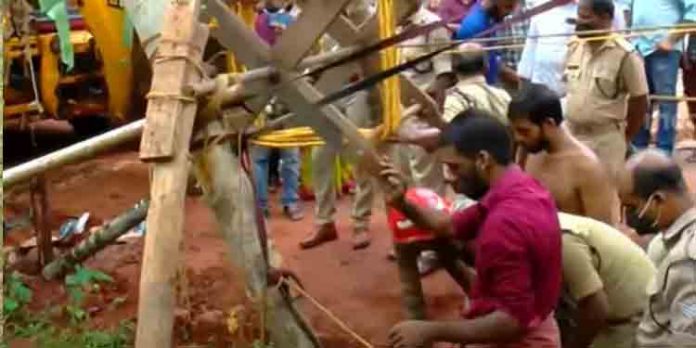 കോഴിക്കോട് കിണര് ഇടിഞ്ഞ് ഇതര സംസ്ഥാന തൊഴിലാളി മരിച്ചു കോഴിക്കോട് കിണര് ഇടിഞ്ഞ് ഇതര സംസ്ഥാന തൊഴിലാളി മരിച്ചു