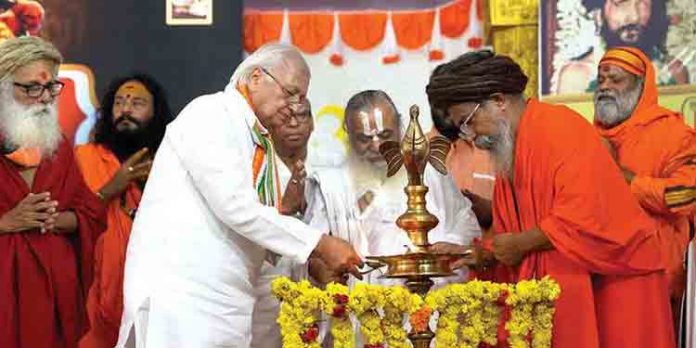 സനാതന ധര്മ്മമാണ് ഭാരത സംസ്കാരത്തിന്റെ കാതലെന്ന് ഗവര്ണര് ആരിഫ് മുഹമ്മദ് ഖാന് സനാതന ധര്മ്മമാണ് ഭാരത സംസ്കാരത്തിന്റെ കാതലെന്ന് ഗവര്ണര് ആരിഫ് മുഹമ്മദ് ഖാന്