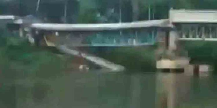 മുക്കത്ത് പാലം നിര്മ്മാണത്തിനിടെ സ്ലാബുകള് തകര്ന്ന സംഭവത്തില് മന്ത്രി മുഹമ്മദ് റിയാസ് റിപ്പോര്ട്ട് തേടി മുക്കത്ത് പാലം നിര്മ്മാണത്തിനിടെ സ്ലാബുകള് തകര്ന്ന സംഭവത്തില് മന്ത്രി മുഹമ്മദ് റിയാസ് റിപ്പോര്ട്ട് തേടി