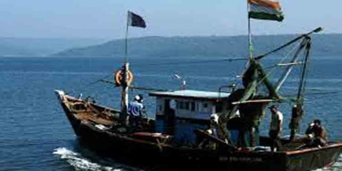 ശക്തമായ കാറ്റും മോശം കാലാവസ്ഥയും ; കേരള തീരത്ത് മത്സ്യ ബന്ധനം പാടില്ല ശക്തമായ കാറ്റും മോശം കാലാവസ്ഥയും ; കേരള തീരത്ത് മത്സ്യ ബന്ധനം പാടില്ല