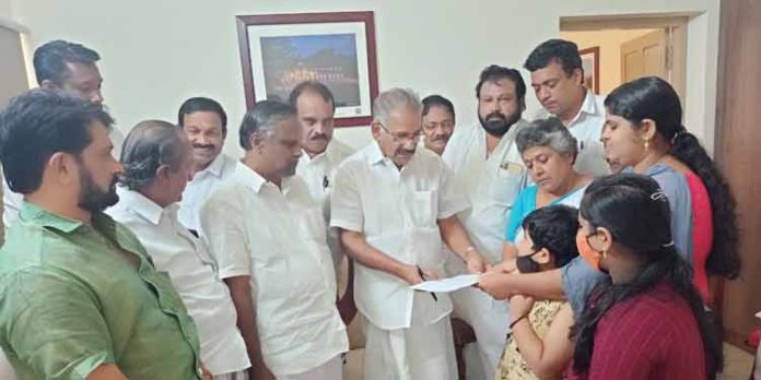മത്തായിയുടെ കൊലപാതകം ഷീബ മത്തായി വനം മന്ത്രിക്ക് നിവേദനം നൽകി മത്തായിയുടെ കൊലപാതകം ഷീബ മത്തായി വനം മന്ത്രിക്ക് നിവേദനം നൽകി