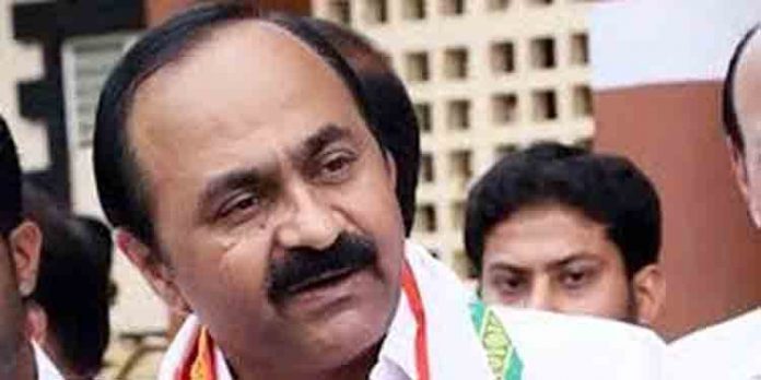 കെ. സുധാകരന്റെ വിവാദ പരാമർശം അറിഞ്ഞിട്ടില്ല : പ്രതികരിക്കാതെ വി.ഡി സതീശൻ കെ. സുധാകരന്റെ വിവാദ പരാമർശം അറിഞ്ഞിട്ടില്ല : പ്രതികരിക്കാതെ വി.ഡി സതീശൻ