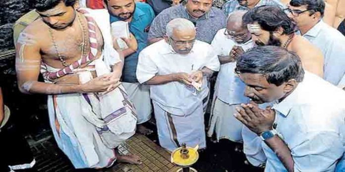 പതിനെട്ടാംപടിക്കു മുകളില് ഹൈഡ്രോളിക് മേല്ക്കൂര നിര്മാണത്തിന് തുടക്കം പതിനെട്ടാംപടിക്കു മുകളില് ഹൈഡ്രോളിക് മേല്ക്കൂര നിര്മാണത്തിന് തുടക്കം