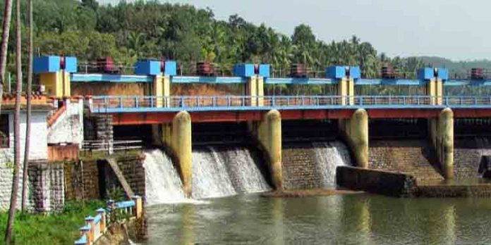 കനത്തമഴ : അരുവിക്കര ഡാമിന്റെ ഷട്ടറുകള് തുറന്നു കനത്തമഴ : അരുവിക്കര ഡാമിന്റെ ഷട്ടറുകള് തുറന്നു