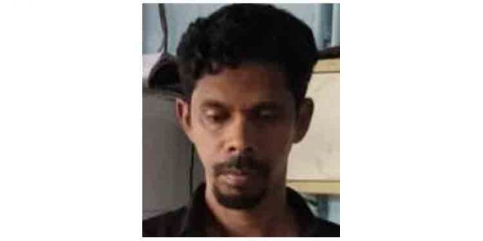 അധ്യാപകനെന്ന വ്യാജേന വിദേശത്തിരുന്ന് അശ്ലീല ഫോണ്വിളി ; വിമാനമിറങ്ങിയതിന് പിന്നാലെ യുവാവ് പിടിയില് അധ്യാപകനെന്ന വ്യാജേന വിദേശത്തിരുന്ന് അശ്ലീല ഫോണ്വിളി ; വിമാനമിറങ്ങിയതിന് പിന്നാലെ യുവാവ് പിടിയില്