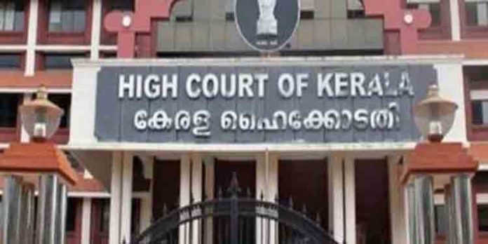യുവതികളെ മുഖത്തടിച്ച കേസില് പ്രതിയുടെ മുന്കൂര് ജാമ്യാപേക്ഷ ഇന്ന് പരിഗണിക്കും യുവതികളെ മുഖത്തടിച്ച കേസില് പ്രതിയുടെ മുന്കൂര് ജാമ്യാപേക്ഷ ഇന്ന് പരിഗണിക്കും
