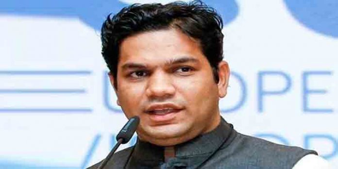 ആ പറഞ്ഞ സാധനം ഇന്ന് കേരളം ഭരിക്കുന്ന മുഖ്യമന്ത്രിയ്ക്കോ, ജില്ലയിലെ മന്ത്രിയ്ക്കോ ഇല്ലാതെ പോയത് എം.പിമാരുടെ കുറ്റമല്ല’ ഹൈബി ഈഡന് ആ പറഞ്ഞ സാധനം ഇന്ന് കേരളം ഭരിക്കുന്ന മുഖ്യമന്ത്രിയ്ക്കോ, ജില്ലയിലെ മന്ത്രിയ്ക്കോ ഇല്ലാതെ പോയത് എം.പിമാരുടെ കുറ്റമല്ല’ ഹൈബി ഈഡന്