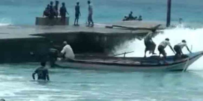 ലക്ഷദ്വീപിൽ കടൽക്ഷോഭം ശക്തം ; കൽപേനിയിൽ വെള്ളം കയറി ലക്ഷദ്വീപിൽ കടൽക്ഷോഭം ശക്തം ; കൽപേനിയിൽ വെള്ളം കയറി