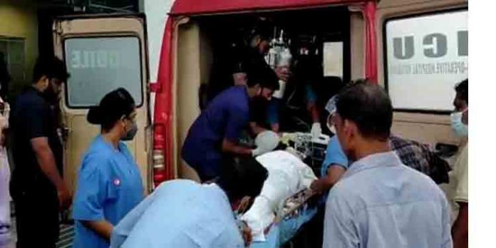 കാറും ലോറിയും കൂട്ടിയിട്ടിച്ച് രണ്ട് മരണം കാറും ലോറിയും കൂട്ടിയിട്ടിച്ച് രണ്ട് മരണം