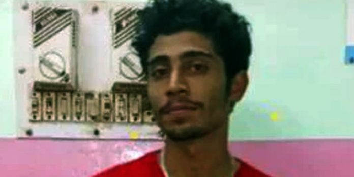 കോടതിയില് ഹാജരാക്കാന് കൊണ്ടുപോയ റിമാന്ഡ് പ്രതി പോലീസിനെ കബളിപ്പിച്ച് ഓടി രക്ഷപ്പെട്ടു കോടതിയില് ഹാജരാക്കാന് കൊണ്ടുപോയ റിമാന്ഡ് പ്രതി പോലീസിനെ കബളിപ്പിച്ച് ഓടി രക്ഷപ്പെട്ടു