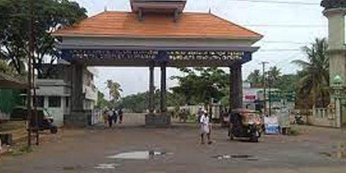 മെഡിക്കൽ കോളേജിൽ യുവതിയുടെ മുറിവിൽ പുഴുവരിച്ചു ; ഡോക്ടർമാർ തിരിഞ്ഞ് നോക്കുന്നില്ലെന്ന് പരാതി മെഡിക്കൽ കോളേജിൽ യുവതിയുടെ മുറിവിൽ പുഴുവരിച്ചു ; ഡോക്ടർമാർ തിരിഞ്ഞ് നോക്കുന്നില്ലെന്ന് പരാതി