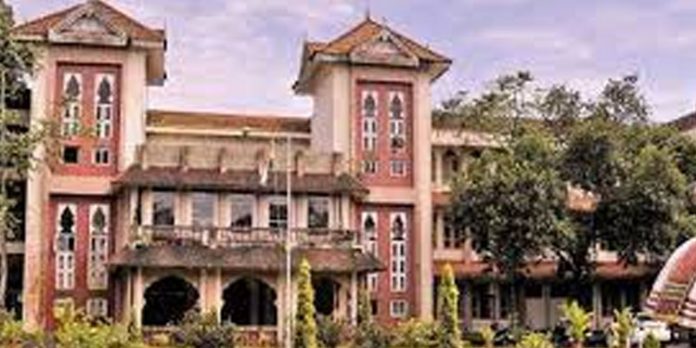 കുസാറ്റില് ഭക്ഷ്യവിഷബാധ ; അറുപതോളം വിദ്യാര്ഥികള് ആശുപത്രിയില് – ക്യാംപസ് അടച്ചു കുസാറ്റില് ഭക്ഷ്യവിഷബാധ ; അറുപതോളം വിദ്യാര്ഥികള് ആശുപത്രിയില് – ക്യാംപസ് അടച്ചു
