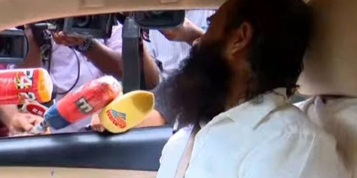 വിധി കേള്ക്കാന് അച്ഛന് ത്രിവിക്രമന് നായര് കോടതിയിലേക്ക് തിരിച്ചത് മകള്ക്ക് നല്കിയ വാഹനത്തില് വിധി കേള്ക്കാന് അച്ഛന് ത്രിവിക്രമന് നായര് കോടതിയിലേക്ക് തിരിച്ചത് മകള്ക്ക് നല്കിയ വാഹനത്തില്