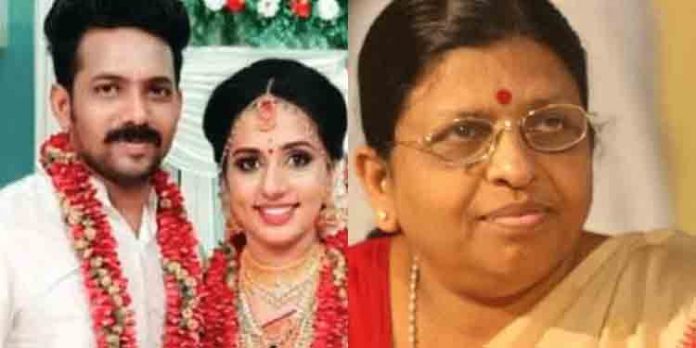 അന്യന്റെ വിയര്പ്പ് സ്ത്രീധനമായി വാങ്ങി സുഖലോലുപതയില് കഴിയാമെന്ന് കരുതുന്നവര്ക്ക് ശക്തമായ താക്കീതാണ് കോടതി വിധി : വനിതാ കമ്മീഷന് അന്യന്റെ വിയര്പ്പ് സ്ത്രീധനമായി വാങ്ങി സുഖലോലുപതയില് കഴിയാമെന്ന് കരുതുന്നവര്ക്ക് ശക്തമായ താക്കീതാണ് കോടതി വിധി : വനിതാ കമ്മീഷന്