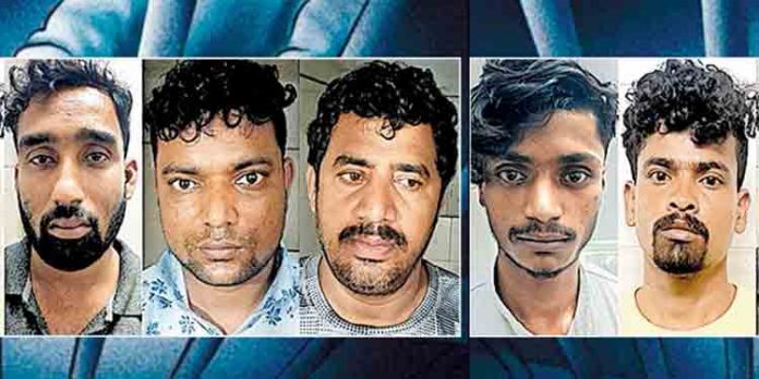 വീട് കുത്തിത്തുറന്നു മോഷണം : 5 പേർ പിടിയിൽ വീട് കുത്തിത്തുറന്നു മോഷണം : 5 പേർ പിടിയിൽ