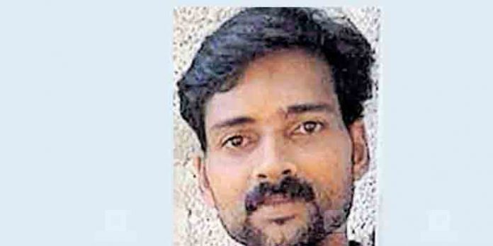 ഒറ്റയ്ക്ക് താമസിക്കുന്ന യുവാവിന്റെ മൃതദേഹം ശുചിമുറിയില് പുഴുവരിച്ച നിലയില് ഒറ്റയ്ക്ക് താമസിക്കുന്ന യുവാവിന്റെ മൃതദേഹം ശുചിമുറിയില് പുഴുവരിച്ച നിലയില്