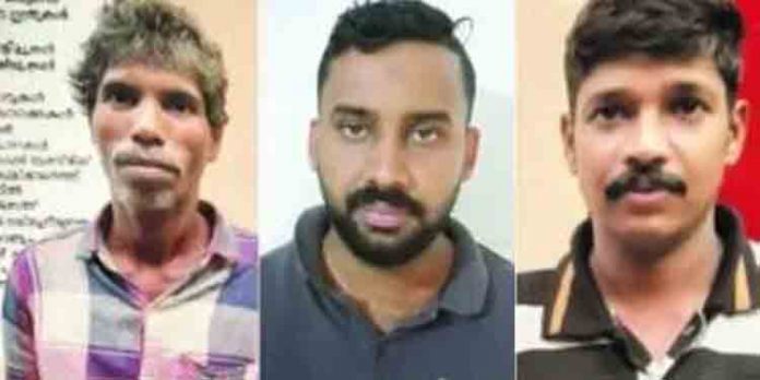 കരുളായി വനത്തില് നിന്ന് കാട്ടുപോത്തിനെ വേട്ടയാടി മാംസം കടത്തിയ കേസില് മൂന്ന് പേരെ വനപാലകര് അറസ്റ്റ് ചെയ്തു കരുളായി വനത്തില് നിന്ന് കാട്ടുപോത്തിനെ വേട്ടയാടി മാംസം കടത്തിയ കേസില് മൂന്ന് പേരെ വനപാലകര് അറസ്റ്റ് ചെയ്തു