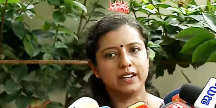 ഗുരുതരമായ സൈബര് ആക്രമണമാണ് നേരിടുന്നതെന്ന് തൃക്കാക്കരയിലെ ഇടത് സ്ഥാനാര്ഥിയുടെ ഭാര്യ ഡോ.ദയ പാസ്കല് ഗുരുതരമായ സൈബര് ആക്രമണമാണ് നേരിടുന്നതെന്ന് തൃക്കാക്കരയിലെ ഇടത് സ്ഥാനാര്ഥിയുടെ ഭാര്യ ഡോ.ദയ പാസ്കല്