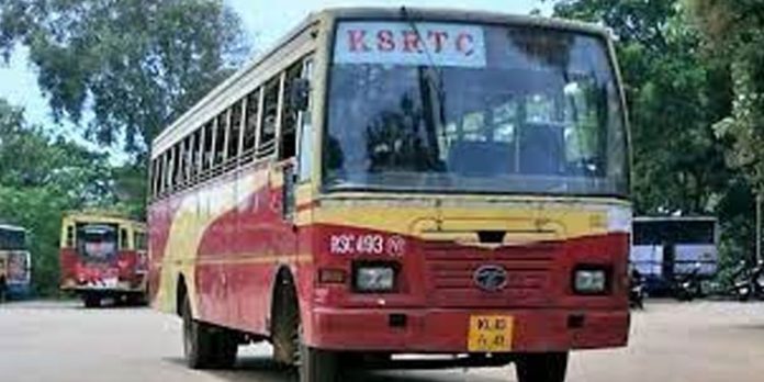 ആലുവയില് കെഎസ്ആര്ടിസി ബസ് മോഷ്ടിച്ചു ആലുവയില് കെഎസ്ആര്ടിസി ബസ് മോഷ്ടിച്ചു