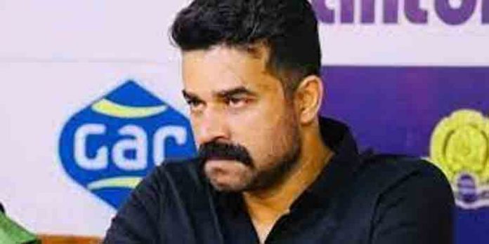 നാട്ടില് എത്തുന്നതുവരെ വിജയ് ബാബുവിന് ഇടക്കാല ജാമ്യം അനുവദിച്ച് കോടതി നാട്ടില് എത്തുന്നതുവരെ വിജയ് ബാബുവിന് ഇടക്കാല ജാമ്യം അനുവദിച്ച് കോടതി