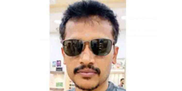 നാലുദിവസമായി റോഡരികില് നിര്ത്തിയിട്ട കാറിനുള്ളില്നിന്ന് യുവാവിനെ മരിച്ചനിലയില് കണ്ടെത്തി നാലുദിവസമായി റോഡരികില് നിര്ത്തിയിട്ട കാറിനുള്ളില്നിന്ന് യുവാവിനെ മരിച്ചനിലയില് കണ്ടെത്തി