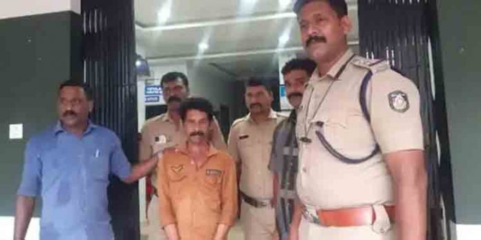 പോലീസ് ഉദ്യോഗസ്ഥര് മരിച്ച സംഭവത്തില് ഒരാള് കൂടി അറസ്റ്റില് പോലീസ് ഉദ്യോഗസ്ഥര് മരിച്ച സംഭവത്തില് ഒരാള് കൂടി അറസ്റ്റില്