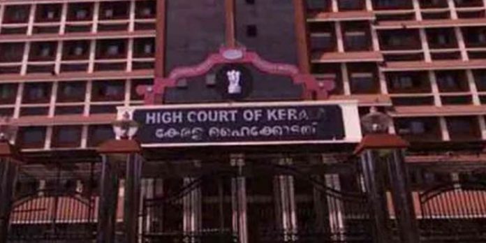 കൃഷി, പാര്പ്പിടം തുടങ്ങിയ ആവശ്യങ്ങള്ക്കു പതിച്ചു നല്കിയ പട്ടയ ഭൂമി ഇതര ആവശ്യങ്ങള്ക്ക് ഉപയോഗിച്ചതായി കണ്ടെത്തിയാല് തിരിച്ചെടുക്കാം : ഹൈക്കോടതി കൃഷി, പാര്പ്പിടം തുടങ്ങിയ ആവശ്യങ്ങള്ക്കു പതിച്ചു നല്കിയ പട്ടയ ഭൂമി ഇതര ആവശ്യങ്ങള്ക്ക് ഉപയോഗിച്ചതായി കണ്ടെത്തിയാല് തിരിച്ചെടുക്കാം : ഹൈക്കോടതി