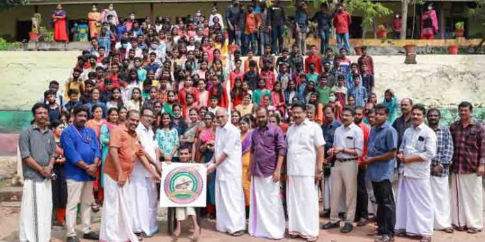കോന്നി റിപ്പബ്ലിക്കൻ സ്കൂളിന്റെ ശതാബ്ദി ആഘോഷങ്ങള് ; ലോഗോ പ്രകാശനം ചെയ്തു കോന്നി റിപ്പബ്ലിക്കൻ സ്കൂളിന്റെ ശതാബ്ദി ആഘോഷങ്ങള് ; ലോഗോ പ്രകാശനം ചെയ്തു