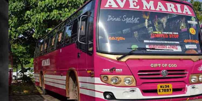 ഏറ്റുമാനൂരില് ബസ്സും ബൈക്കും കൂട്ടിയിടിച്ച് യുവതി മരിച്ചു ഏറ്റുമാനൂരില് ബസ്സും ബൈക്കും കൂട്ടിയിടിച്ച് യുവതി മരിച്ചു