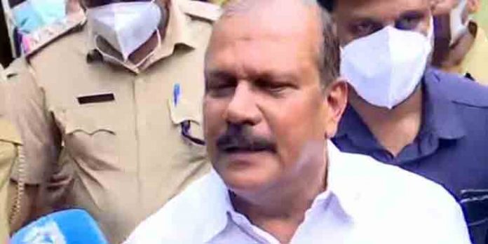 ഹൈക്കോടതി ജാമ്യം അനുവദിച്ചു ; പി.സി. ജോര്ജ് ജയിലില്നിന്ന് പുറത്തിറങ്ങി ഹൈക്കോടതി ജാമ്യം അനുവദിച്ചു ; പി.സി. ജോര്ജ് ജയിലില്നിന്ന് പുറത്തിറങ്ങി
