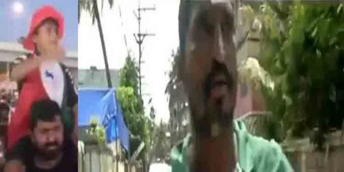 കൊലവിളി മുദ്രാവാക്യം നടത്തിയ കുട്ടിയുടെ വീടിന് മുന്നില് നിന്നും വാര്ത്ത റിപ്പോര്ട്ട് ചെയ്ത ടൈംസ് നൗ ചാനല് സംഘത്തെ ഭീഷണിപ്പെടുത്തി പോപ്പുലര് ഫ്രണ്ട് കൊലവിളി മുദ്രാവാക്യം നടത്തിയ കുട്ടിയുടെ വീടിന് മുന്നില് നിന്നും വാര്ത്ത റിപ്പോര്ട്ട് ചെയ്ത ടൈംസ് നൗ ചാനല് സംഘത്തെ ഭീഷണിപ്പെടുത്തി പോപ്പുലര് ഫ്രണ്ട്