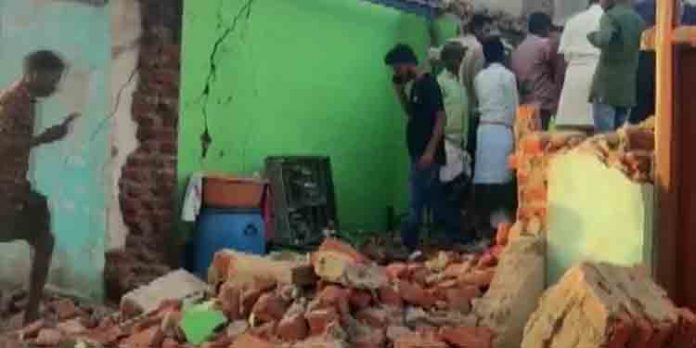 ആന്ധ്രാപ്രദേശിലെ അനനപൂരല് ഗ്യാസ് സിലിണ്ടര് പൊട്ടിത്തെറിച്ചുണ്ടായ അപകടത്തെ തുടര്ന്ന് നാലു മരണം ആന്ധ്രാപ്രദേശിലെ അനനപൂരല് ഗ്യാസ് സിലിണ്ടര് പൊട്ടിത്തെറിച്ചുണ്ടായ അപകടത്തെ തുടര്ന്ന് നാലു മരണം