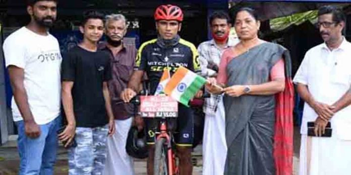 മല്ലപ്പള്ളിയില് നിന്ന് കാശ്മീരിലേയ്ക്ക് സൈക്കിളില് ; റിജോയുടെ യാത്ര തുടങ്ങി മല്ലപ്പള്ളിയില് നിന്ന് കാശ്മീരിലേയ്ക്ക് സൈക്കിളില് ; റിജോയുടെ യാത്ര തുടങ്ങി